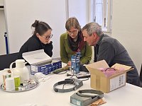 Carsten Theumer erläutert die Motivübertragung auf den Stempel