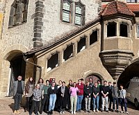 Die Teilnehmenden vor der Moritzburg